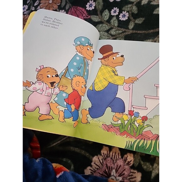 The Berenstain Bears' Storytime Treasury by Jan Berenstain and Stan Berenstain - Picture 7 of 11
